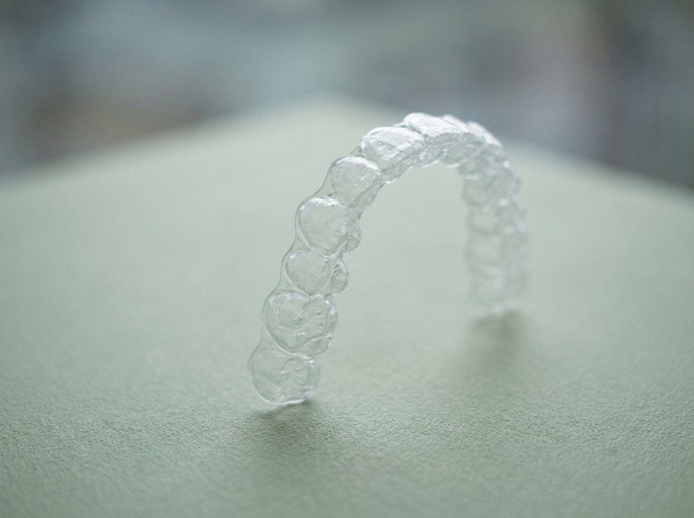 Clear dental aligner